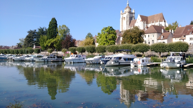 Dole Port et Collégiale.jpg